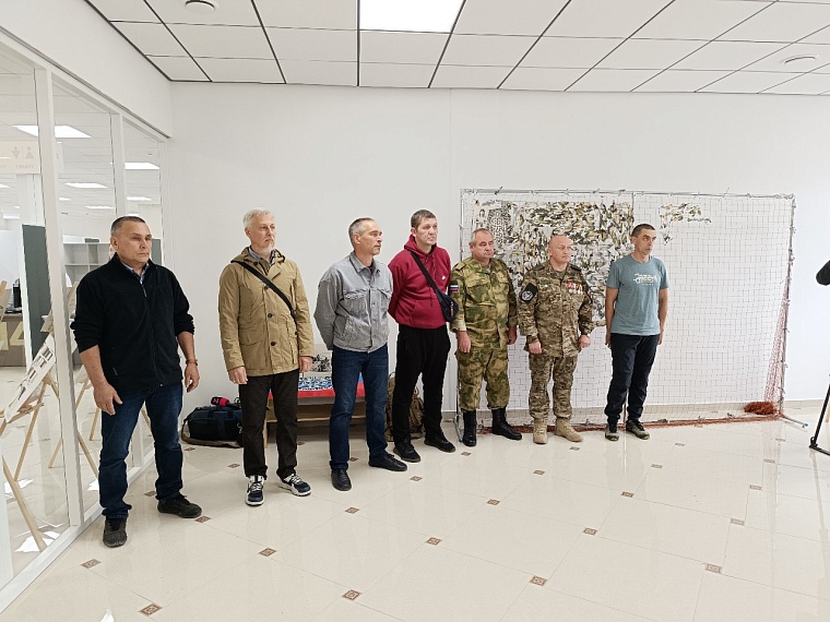 Тюменским участникам СВО вручили ветеранские удостоверения