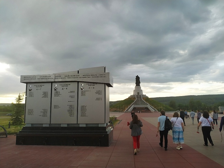 Кузбасский Трептов-парк, сквер на месте «Зимней вишни» и знаменитый спотыкач: Гуляем по Кемерово