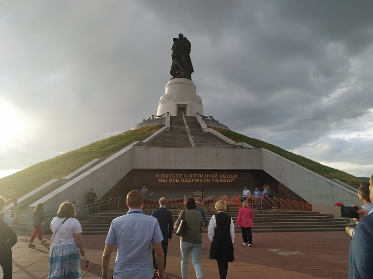 Кузбасский Трептов-парк, сквер на месте «Зимней вишни» и знаменитый спотыкач: Гуляем по Кемерово