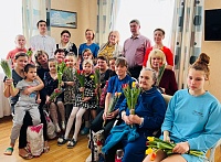 Тюменки из Союза женщин России поздравили с 8 Марта женщин Донбасса
