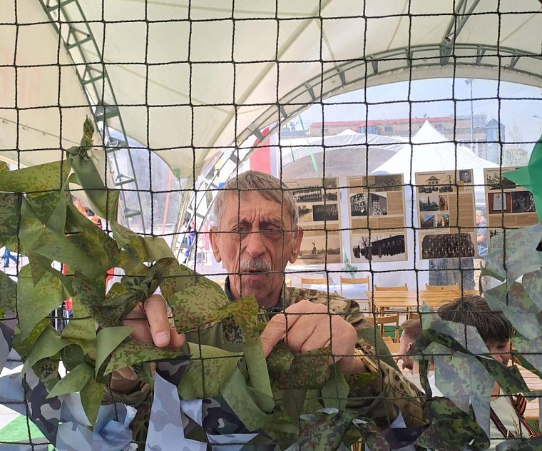 В День города тюменцы плели «Сети Победы»