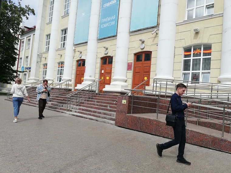 Абитуриент-2022: сегодня вузы опубликуют первые приказы о зачислении на бюджетные места