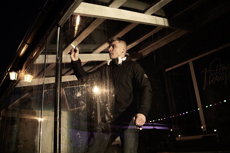 Премьеру "Март и Слива" в "Ангажементе" сыграли вокруг зрителя