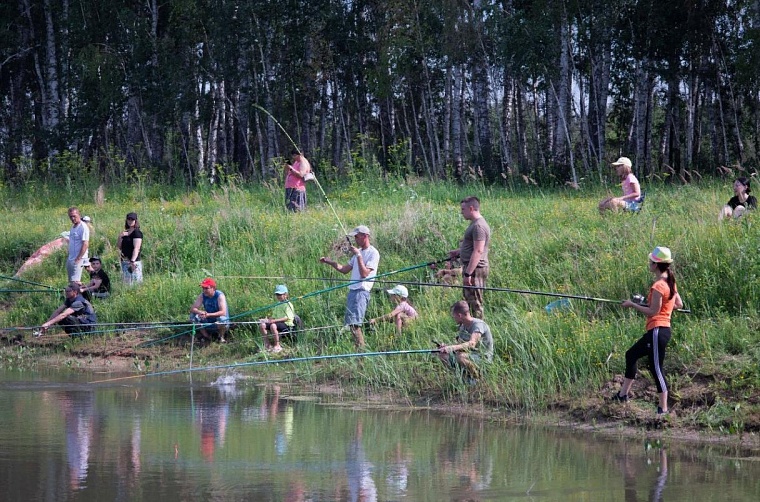 Гастрофест "Золотой карась" под Ишимом собрал почти 3 тыс. участников и накормил особенной ухой