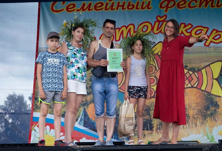 Гастрофест "Золотой карась" под Ишимом собрал почти 3 тыс. участников и накормил особенной ухой