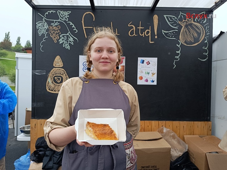 Тюменцы пробуют на вкус рваную говядину и съедобные наличники