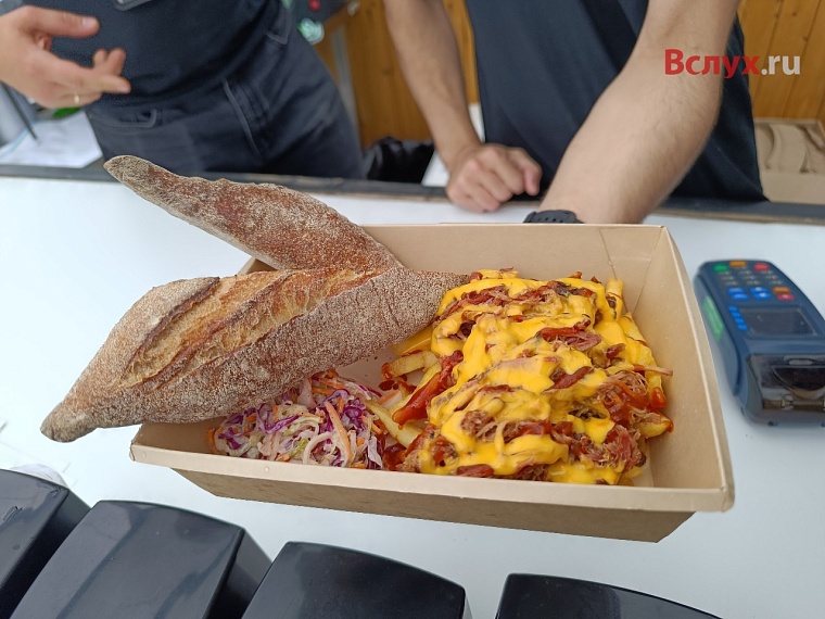 Тюменцы пробуют на вкус рваную говядину и съедобные наличники