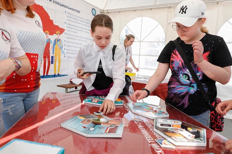 Фестиваль "Маяк" помогает школьникам Тюмени выбрать профессию