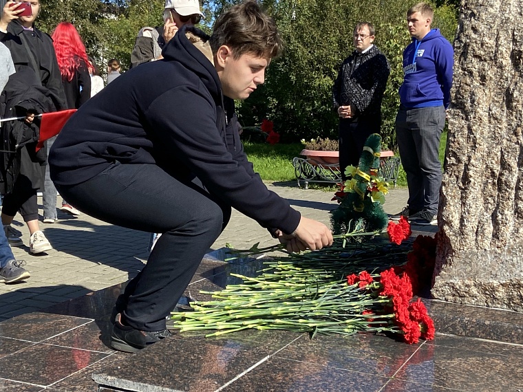 Жители Тюменской области почтили память погибших в локальных конфликтах