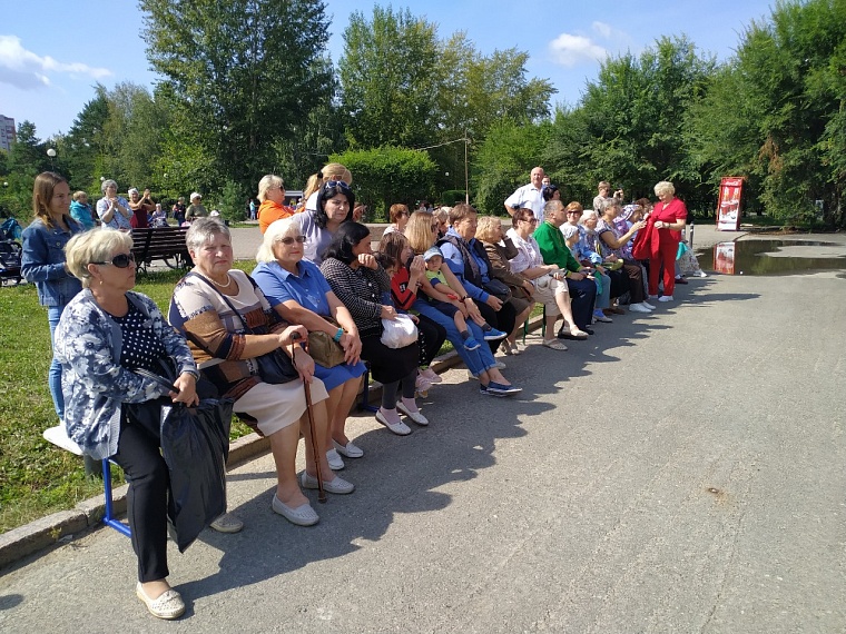 У ДК "Современник" тюменцы пели песни о России