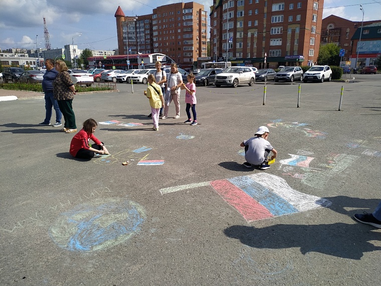 У ДК "Современник" тюменцы пели песни о России