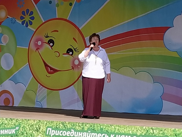 У ДК "Современник" тюменцы пели песни о России