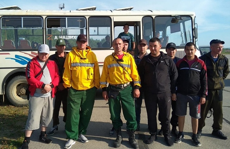 Лесные пожары в Коми: сотрудники Тюменской авиабазы усилили отряд пожарных