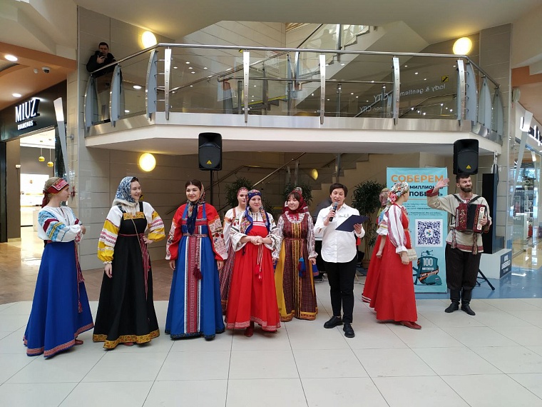 В торговых центрах Тюмени проходит развлекательная программа, посвященная марафону «100 миллионов для Победы»