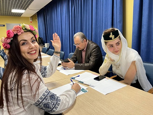 На «Большой этнографический диктант» тюменцы пришли в национальных костюмах