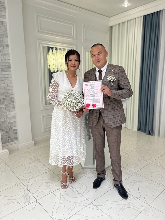 В Тобольске шесть пар поженились в красивую зеркальную дату - 23.07.23