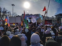 "С нами Крым". На праздничном концерте в Тюмени собралось около 10 тысяч человек