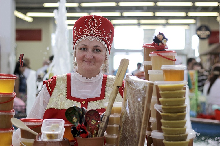 Тюменская молодежь записала видеоролик с благодарностью сотрудникам сферы обслуживания
