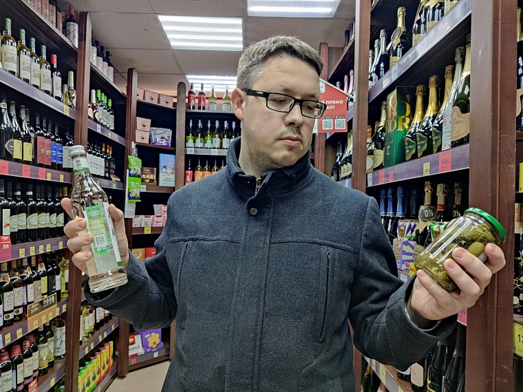 В поллитрах и огурцах. Подсчитали «жидкий» эквивалент зарплат творческих вакансий