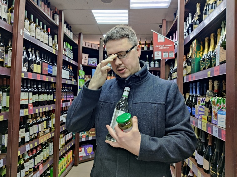 В поллитрах и огурцах. Подсчитали «жидкий» эквивалент зарплат творческих вакансий