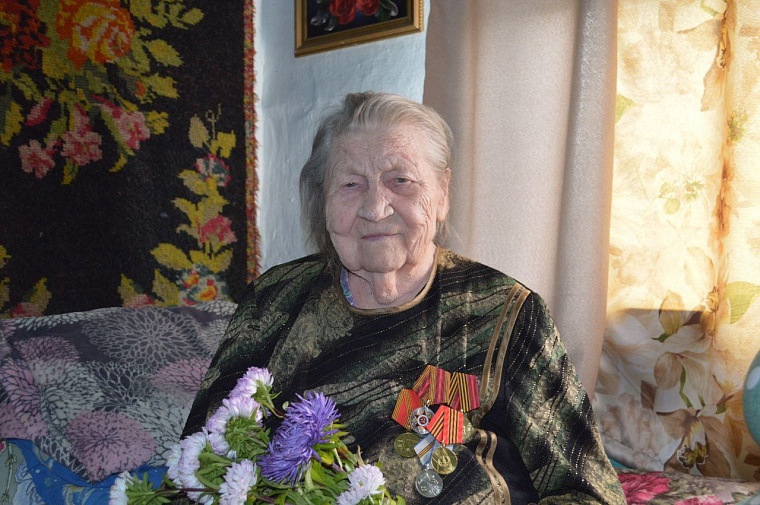 Идалия Писковая получила поздравления со 100-летием от президента РФ и губернатора Тюменской области