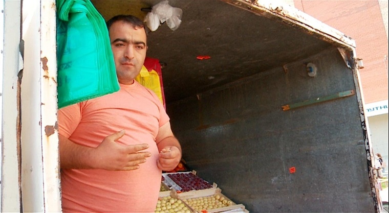 Уличные продавцы изучили расписание патрульных и продолжают торговать