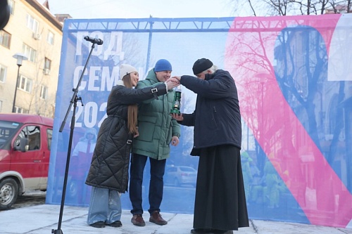 Каждый тюменец может зажечь свечу от огня всероссийского семейного очага и помолиться о здоровье близких