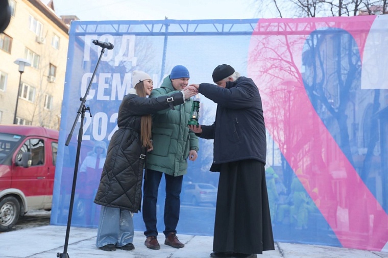 Каждый тюменец может зажечь свечу от огня всероссийского семейного очага и помолиться о здоровье близких