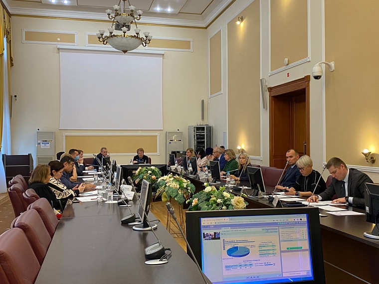 Более 60% заявлений в вузы Тюменской области поданы в электронной форме