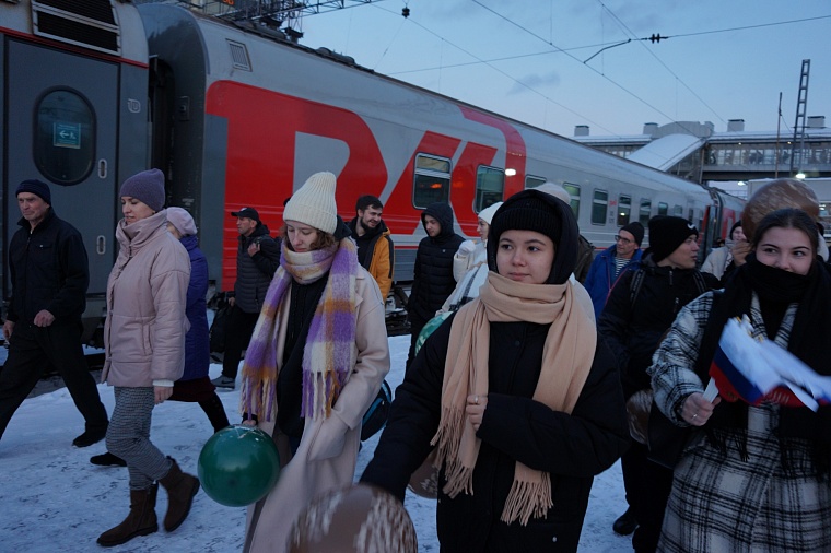 Тюменскому студенту, который выбрал службу в армии, устроили душевные проводы