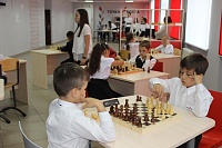 Ембаевские школьники в память о директоре сыграли в шахматы