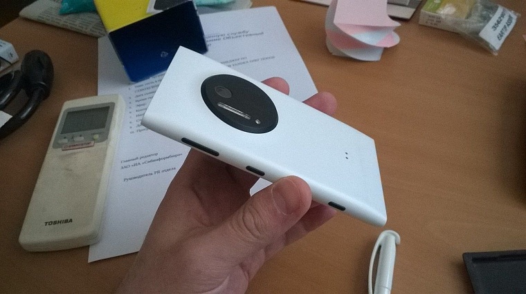 Гаджеты на Вслух.ру: обзор телефона Nokia Lumia 1020