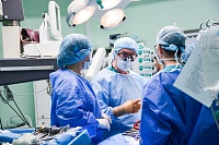 На прошлом конгрессе внештатный кардиохирург Министерства здравоохранения Республики Беларусь Юрий Островский провел мастер-класс – две операции на открытом сердце.