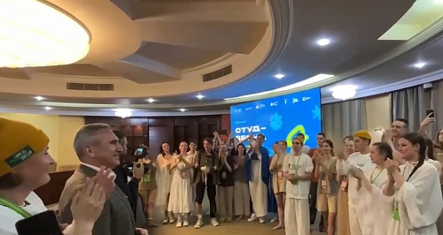 Александр Моор встретился с тюменской делегацией на Студвесне в Ханты-Мансийске