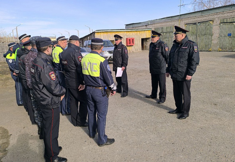 В Тюменской области более 320 полицейских следят за порядком в населенных пунктах, которые пострадали от паводка