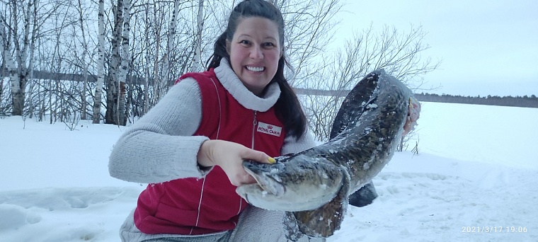 Как семья урайских блогеров собирает миллионные просмотры на трофейной рыбалке
