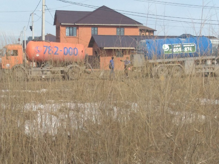 Центр управления регионом: десять спецмашин откачивают воду с дороги в Казарово