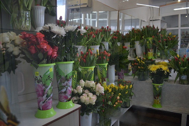 Где в Тюмени купить тепличные тюльпаны к 8 Марта