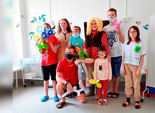 Справиться со страхом в больнице маленьким ямальцам помогает домовенок Кузя