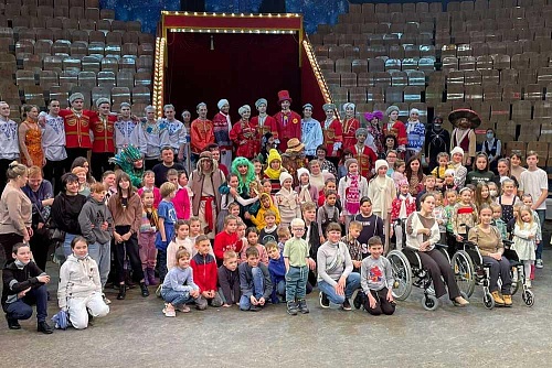 Тюменский цирк провел представление для детей, прибывших из ДНР и ЛНР