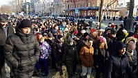 В Хабаровске полиция задерживает участников несанкционированного митинга