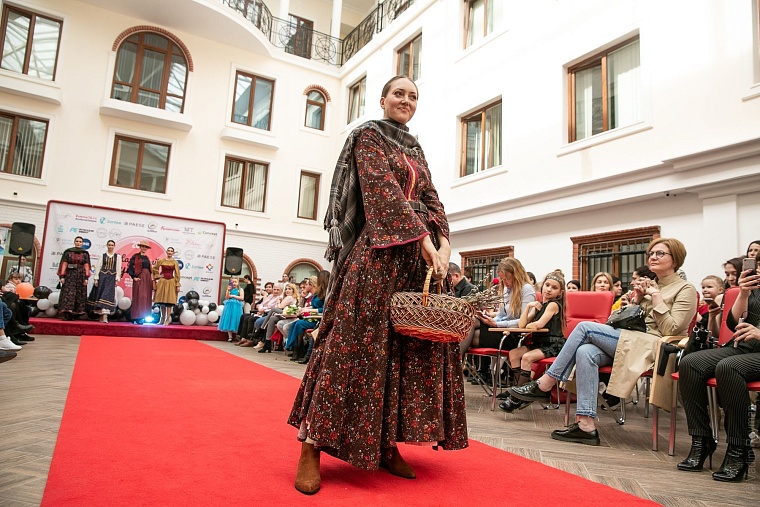 «Народный кутюрье»: посвящение Нотр-Дам де Пари и принты с Собяниным