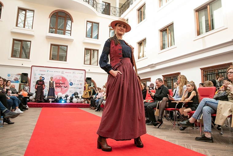 «Народный кутюрье»: посвящение Нотр-Дам де Пари и принты с Собяниным