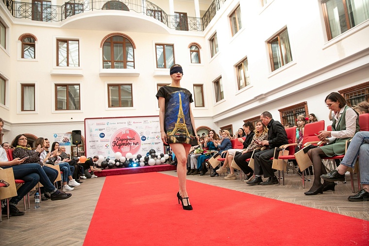 «Народный кутюрье»: посвящение Нотр-Дам де Пари и принты с Собяниным