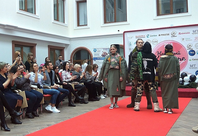 «Народный кутюрье»: посвящение Нотр-Дам де Пари и принты с Собяниным