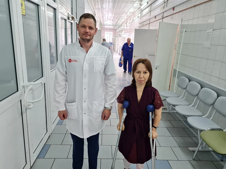 В Новосибирске хирурги прооперировали женщину с ростом 136 сантиметров