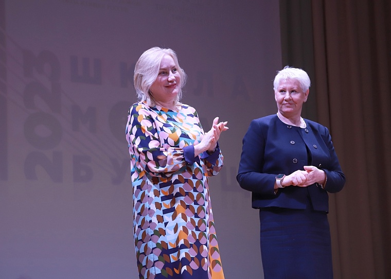 Дефиле школьной одежды устроили в Тюмени для родителей и детей