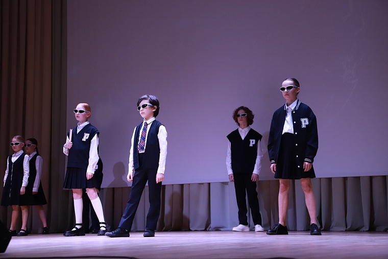 Дефиле школьной одежды устроили в Тюмени для родителей и детей