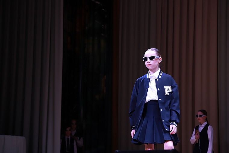 Дефиле школьной одежды устроили в Тюмени для родителей и детей