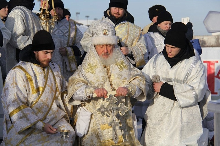 Крещенские купания: полный список мест в Тюменской области, где можно окунуться в 2024 году